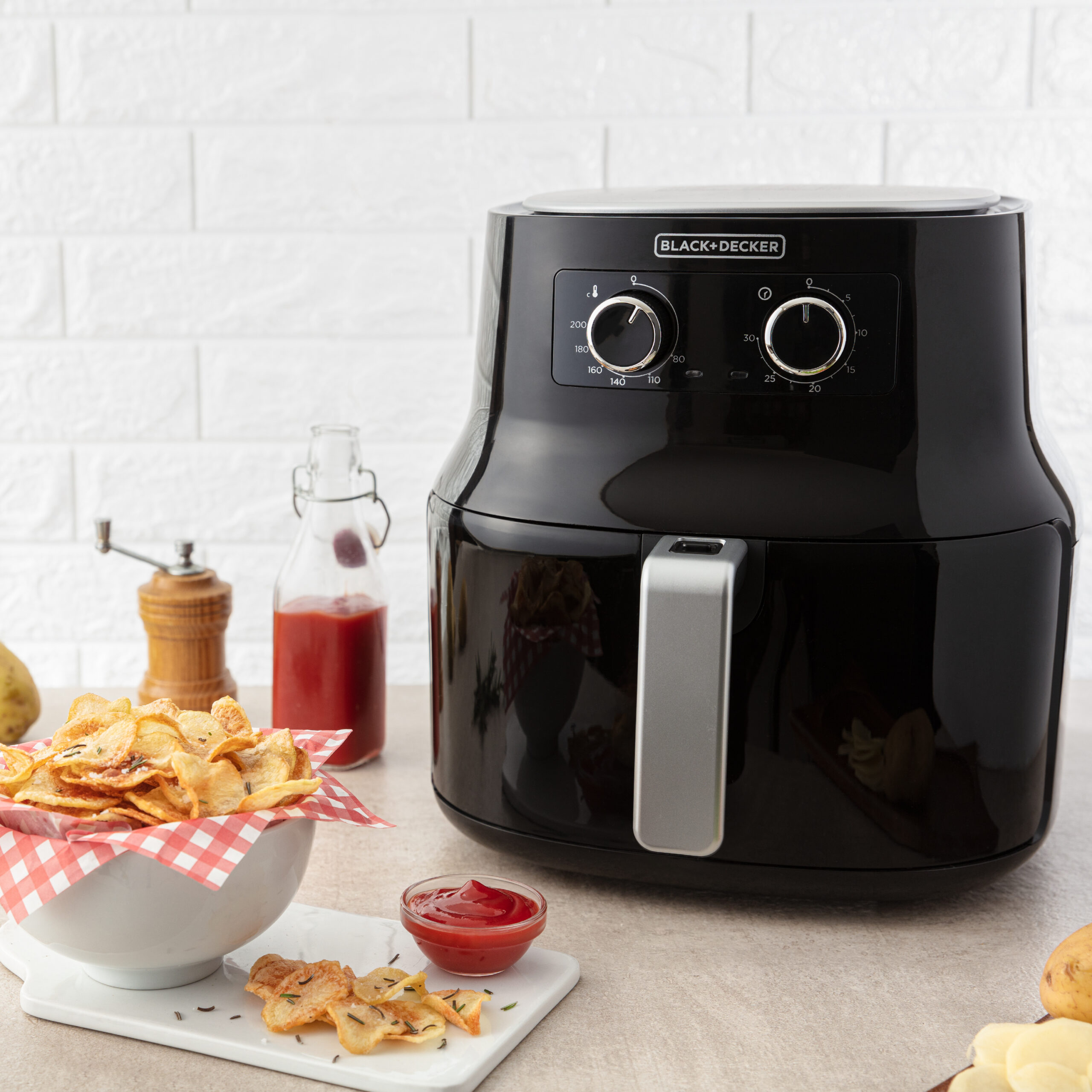 Black + Decker freidora de aire 4L negra HF4004B - Imagen 3